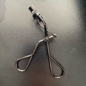 shiseido maquillage edge free eyelash curler